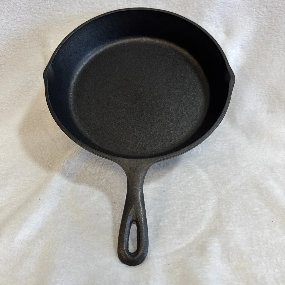 Lodge Cast Iron 10 inch Skillet Largemouth Bass Wildlife Series Fishing‎ Pan USA